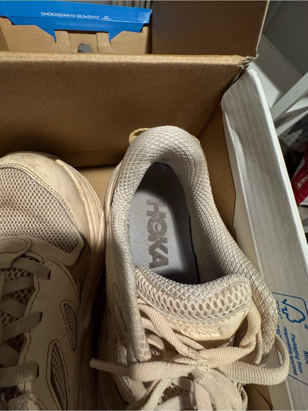 Hoka One One Clifton L in Vanilla Wheat W 7.5 - Picture 10 of 11